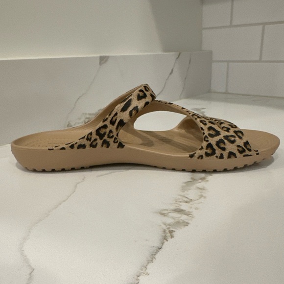 Crocs Kadee II Leopard Graphic Sandals Women's Size 8 Comfort Cushion Cute Sexy - Picture 12 of 13